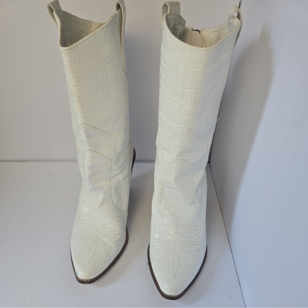JustFab Women's White Croc-Embossed Western Cowboy Boots – Size 11.